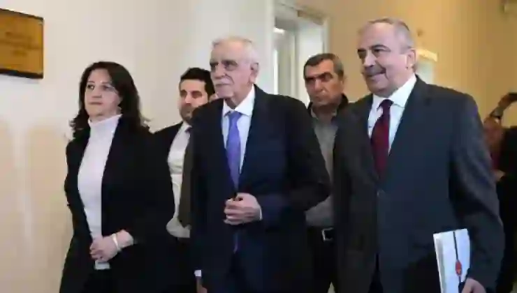 İYİ Partili Çömez, DEM’le neden görüşmediklerini açıkladı: Terörist başının mesajını İmralı’dan, millet iradesi olan bu çatıya taşıyan bir ulak heyetiydi