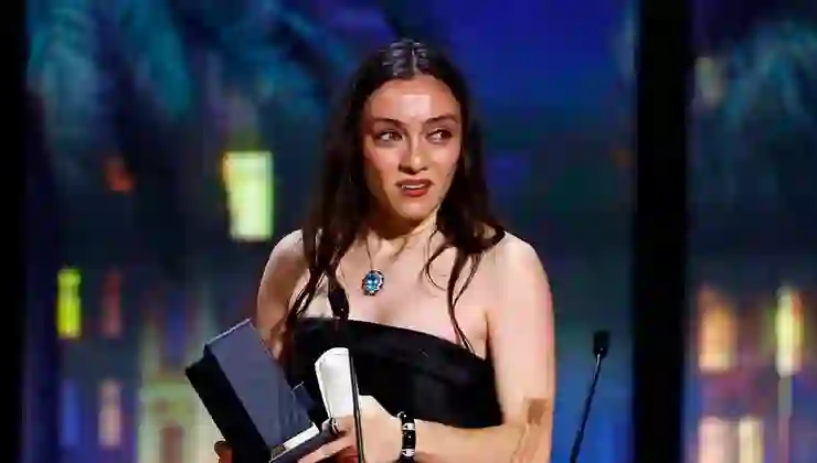 Merve Dizdar, Cannes Film Festivali’ndeki ‘En İyi Kadın Oyuncu’ ödülünün ardından Fransa’dan “Edebiyat ve Sanat Şövalyesi” ünvanı alacak