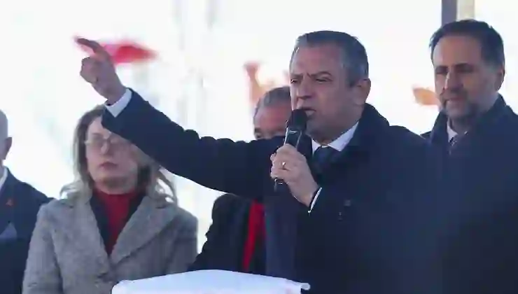 Özgür Özel: Erdoğan zenginin, 40 haramilerin dostudur