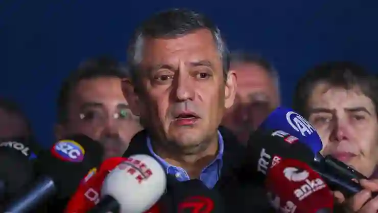 Özgür Özel’den yangın faciası soruşturmasında şeffaflık çağrısı