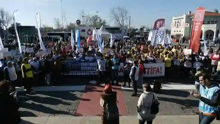 Sağlık emekçileri Kadıköy’den seslendi: Yarattığınız sistem ölmesin diye bebeklerin ölmesine sessiz kalıyorsunuz