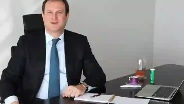 Sözcü gazetesi ve SZC TV sahibi iş insanı Burak Akbay hakkında yakalama kararı verildi