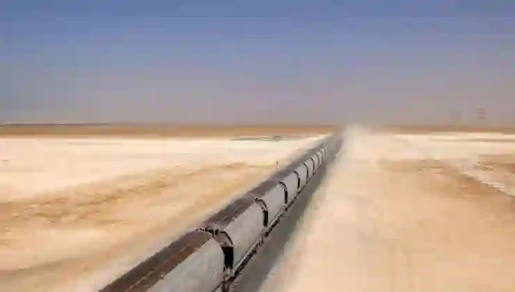Suudi Arabistan, BAE, Bahreyn, Umman, Kuveyt ve Katar çölde yapılacak 2 bin km’lik demiryolu hattıyla birleşecek, hattın maliyeti ise 3.16 trilyon
