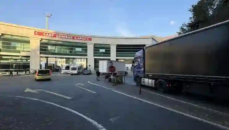 Türkiye’nin Kafkaslara açılan en büyük kara kapısı olan Sarp Sınır Kapısı’nda tır geçişleri rekor kırdı