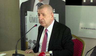 Ümit Özdağ, Çukurova 17. Kitap Fuarı’nda kitaplarını imzaladı