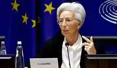 Avrupa Merkez Bankası Başkanı Lagarde, küresel risklere rağmen dezenflasyon sürecinin yolunda olduğunu söyledi