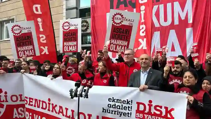 DİSK: ‘Ekonomi programı ve iktidar hemen değişmeli’