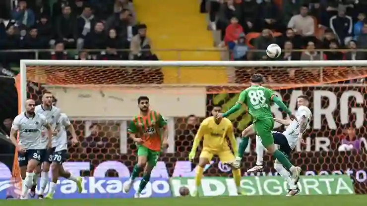 Fenerbahçe deplasmanda Talisca ve Szymanski’yle kazandı