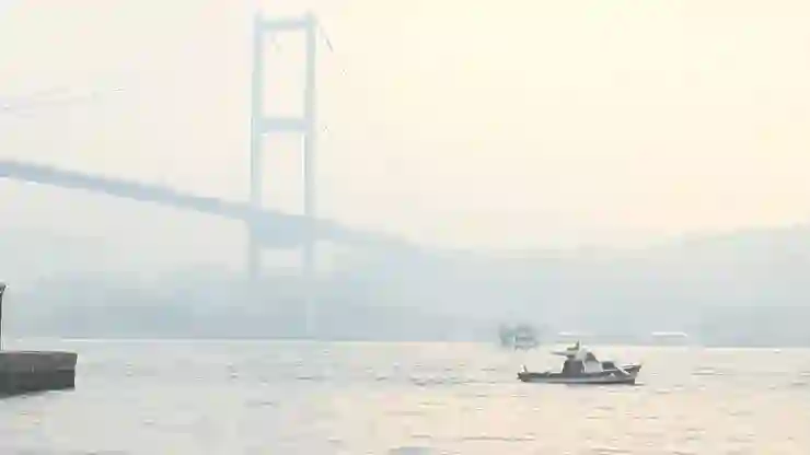 İstanbul Boğazı’nda gemi trafiği askıya alındı