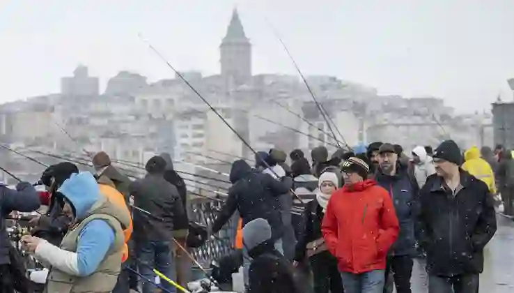 Meteoroloji tarih verdi: Kar yağışı ve soğuk hava İstanbul’u terk ediyor