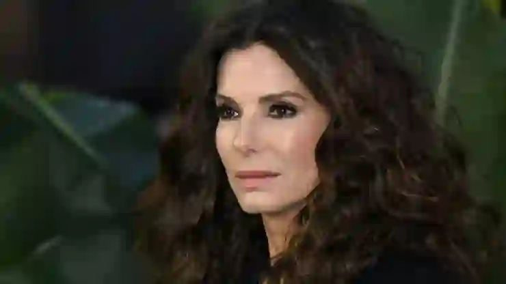 Oscar’lı oyuncunun başı sahte hesaplarla dertte: Sandra Bullock hayranlarını uyardı