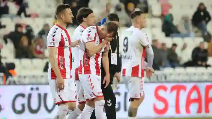 Sivasspor futbolcusu Ziya Erdal hastaneye kaldırıldı