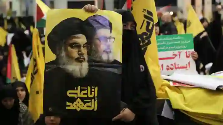 Tahran’da Hizbullah liderleri Nasrallah ve Safiyuddin için anma