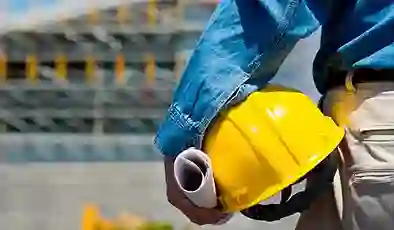 Tersanede sepetli vinçten düşen işçi öldü