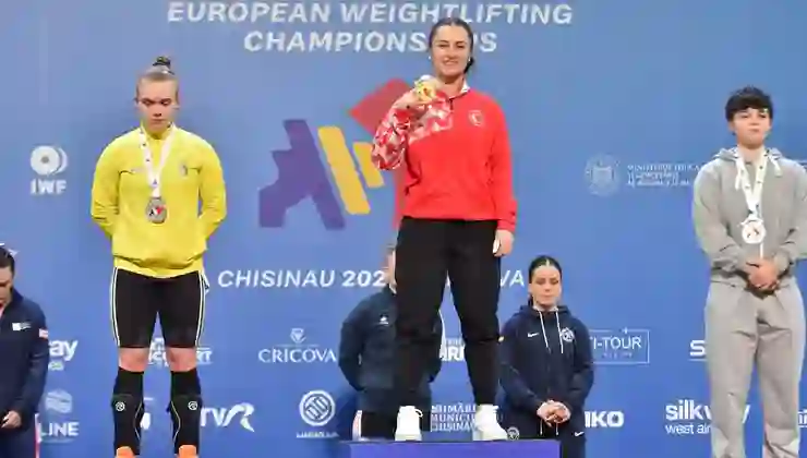 Aysel Özkan Avrupa Halter Şampiyonası’nda Avrupa İkincisi