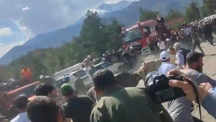 Demir kapıyı kıran boğalar paniğe neden oldu