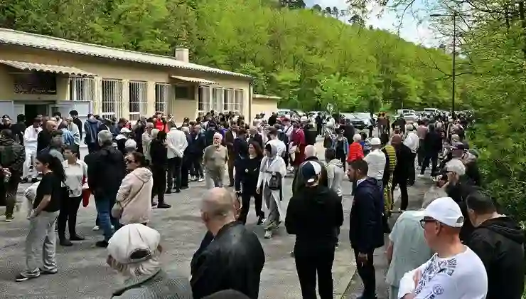 Fransa’da Müslüman genç camide öldürüldü: Başbakandan sert tepki