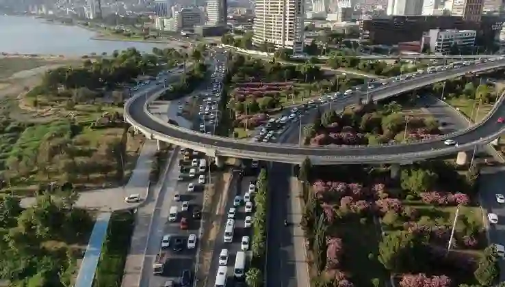 İzmir’de trafiğe kayıtlı araç sayısı 2 milyona dayandı