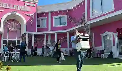 Maaşlarını alamayan çalışanlar, iş yerini yağmaladı!