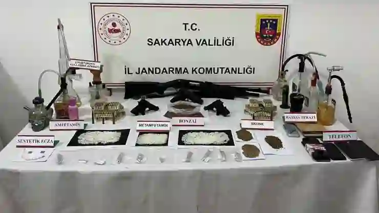 Sakarya’da uyuşturucu ve silah kaçakçılarına operasyon; 2 tutuklama!