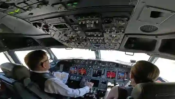 Tayland Kralı’ndan ilk yurt dışı ziyareti: Uçağı kendisi kullandı