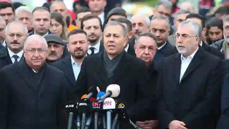 Yerlikaya, depremin kaç saniye sürdüğünü açıkladı; vatandaşları uyardı: Artçılara karşı tedbiri bırakmayalım