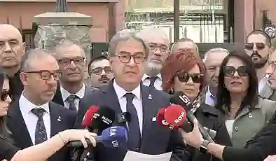 Zafer Partisi’nden Adalet Bakanlığı önünde açıklama: Ümit Özdağ’ın tutsaklığı, milli, üniter, laik devletin sigortasıdır