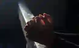 15 yaşındaki çocuk hastane tuvaletinde doğum yaptı