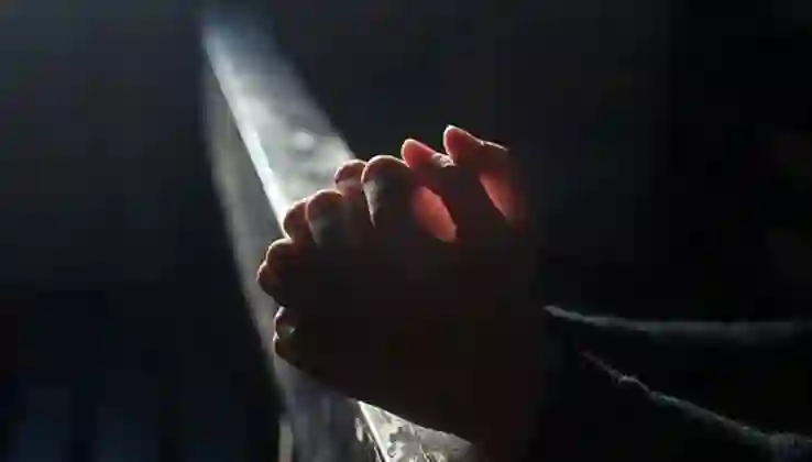 15 yaşındaki çocuk hastane tuvaletinde doğum yaptı