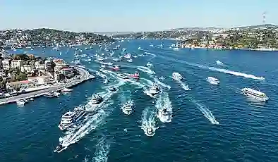 2. Lig’de şampiyon olan Sarıyer’den İstanbul Boğazı’nda kutlama