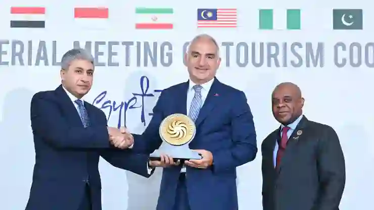 Antalya, D8 Yılın Turizm Şehri Ödülü’nü aldı