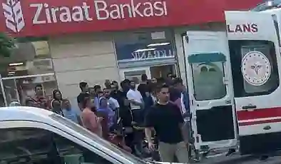 Banka müdürüne bıçak çekip paraları aldı