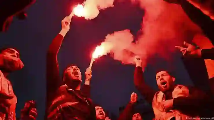 Berlin’deki Galatasaray kutlamasında 33 polis yaralandı