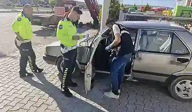 Çaldıkları otomobille drift atan 4 kişi gözaltına alındı