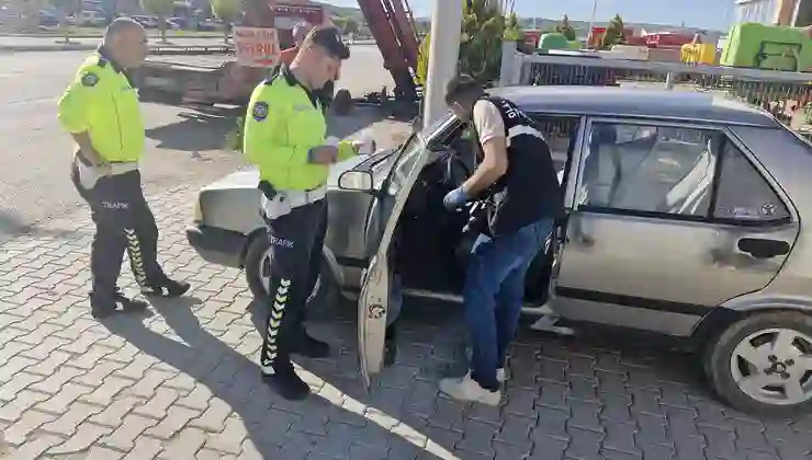 Çaldıkları otomobille drift atan 4 kişi gözaltına alındı