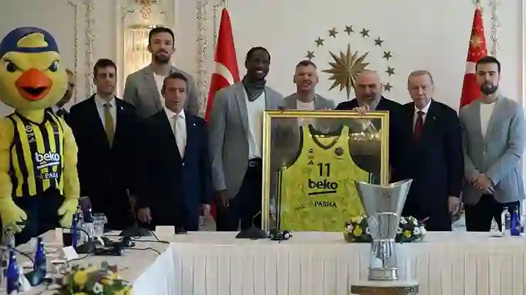 Cumhurbaşkanı Erdoğan, THY Avrupa Ligi şampiyonu Fenerbahçe Beko takımını kabul etti