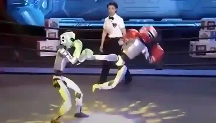 Dünyada ilk: Çin’de insansı robotlar boks yaptı