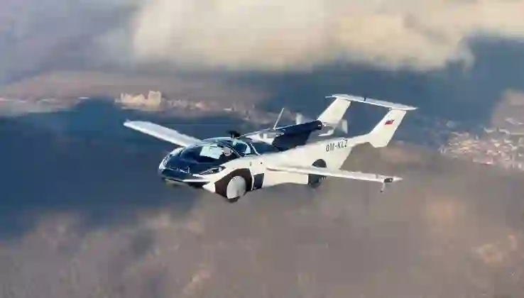 Dünyanın ilk seri üretim uçan arabası satışa çıkıyor