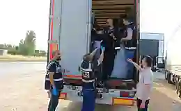 Durdurulan TIR’dan 17 kaçak göçmen çıktı