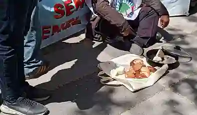 Emekliler TÜİK önünde: “Bu iktidar gitmedikçe kimsenin yüzü gülmeyecek”