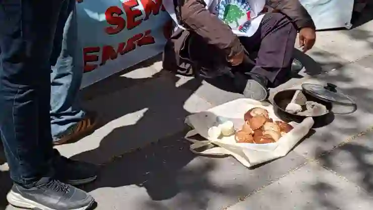 Emekliler TÜİK önünde: “Bu iktidar gitmedikçe kimsenin yüzü gülmeyecek”