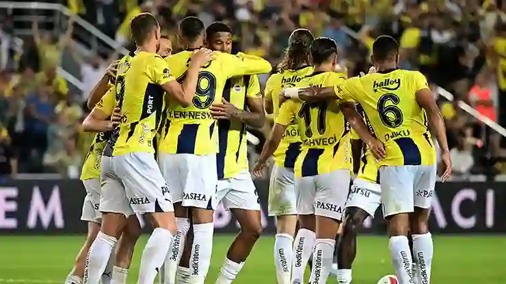 Fenerbahçe, Başakşehir deplasmanında kazandı; zirvede fark 5’e düştü!