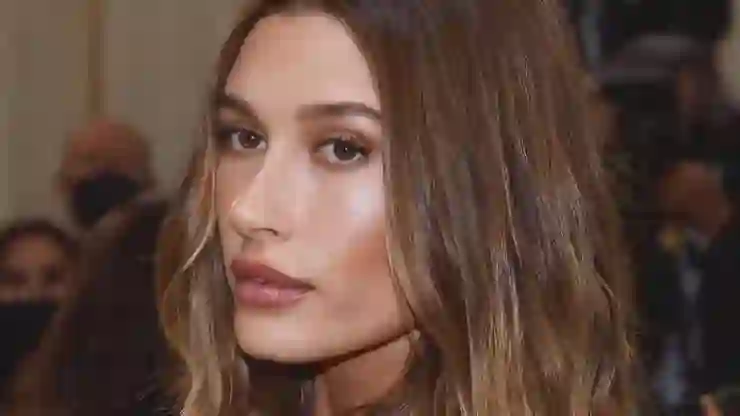 Hailey Bieber: Annelik sizi uçurumun kenarına getiriyor