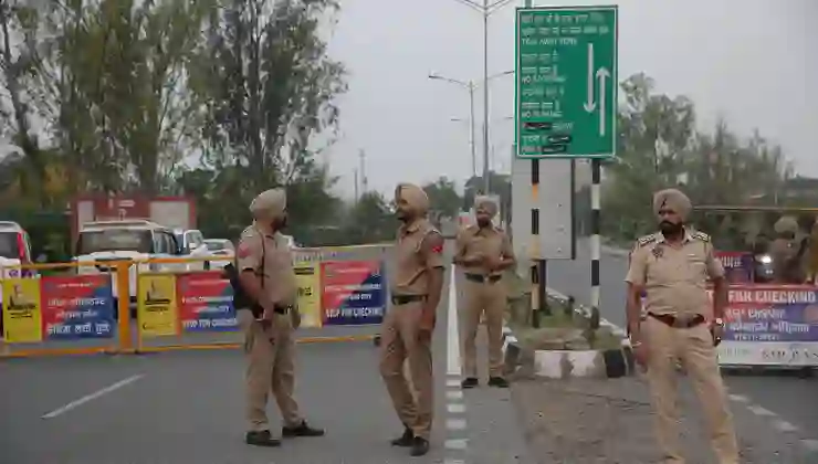 Hindistan ordusu, Pakistan ve ona bağlı Azad Keşmir’deki “hedeflere” askeri operasyon başlattı