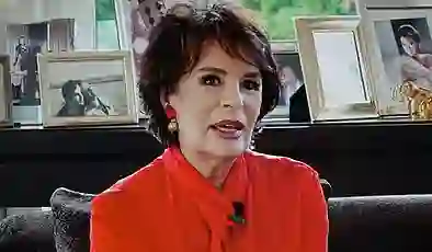 Hülya Koçyiğit: Ülkenizi ve sahip olduğunuz kültürü sevin