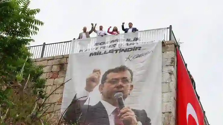 İmamoğlu posteri şimdi de Bursa’da: “Cürmünüz kadar yer yakarsınız!”