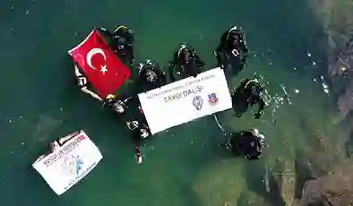 Keban Baraj Gölü’nde “Ata’ya saygı dalışı” gerçekleştirildi!