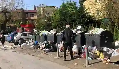 Kosova’da grev: Sokaklar çöp yığınlarıyla doldu
