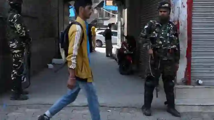 Pakistan, Hindistan’da sivilleri hedef aldığı yönündeki suçlamaları reddetti: Yanıt verdiğimizde bunu tüm dünya öğrenecek!