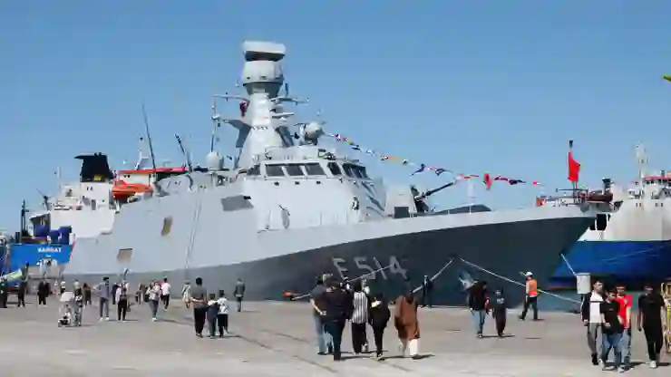 Samsun’da TCG Kınalıada (F-514) korveti ziyarete açıldı